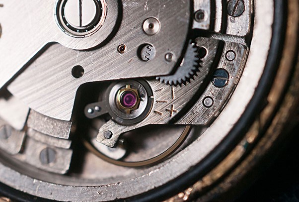 Automatic, battery and manual watch