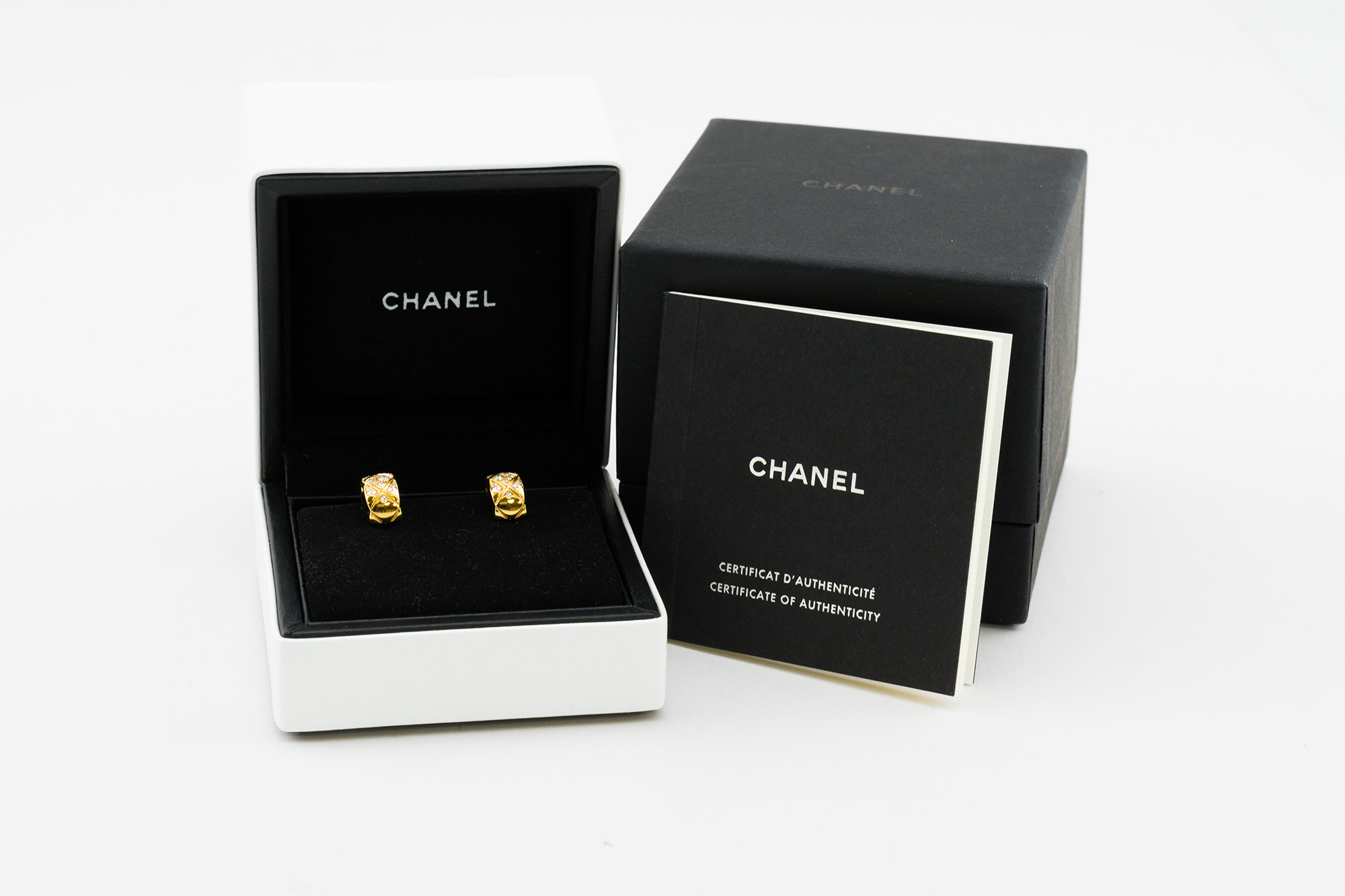 Chanel gold earring