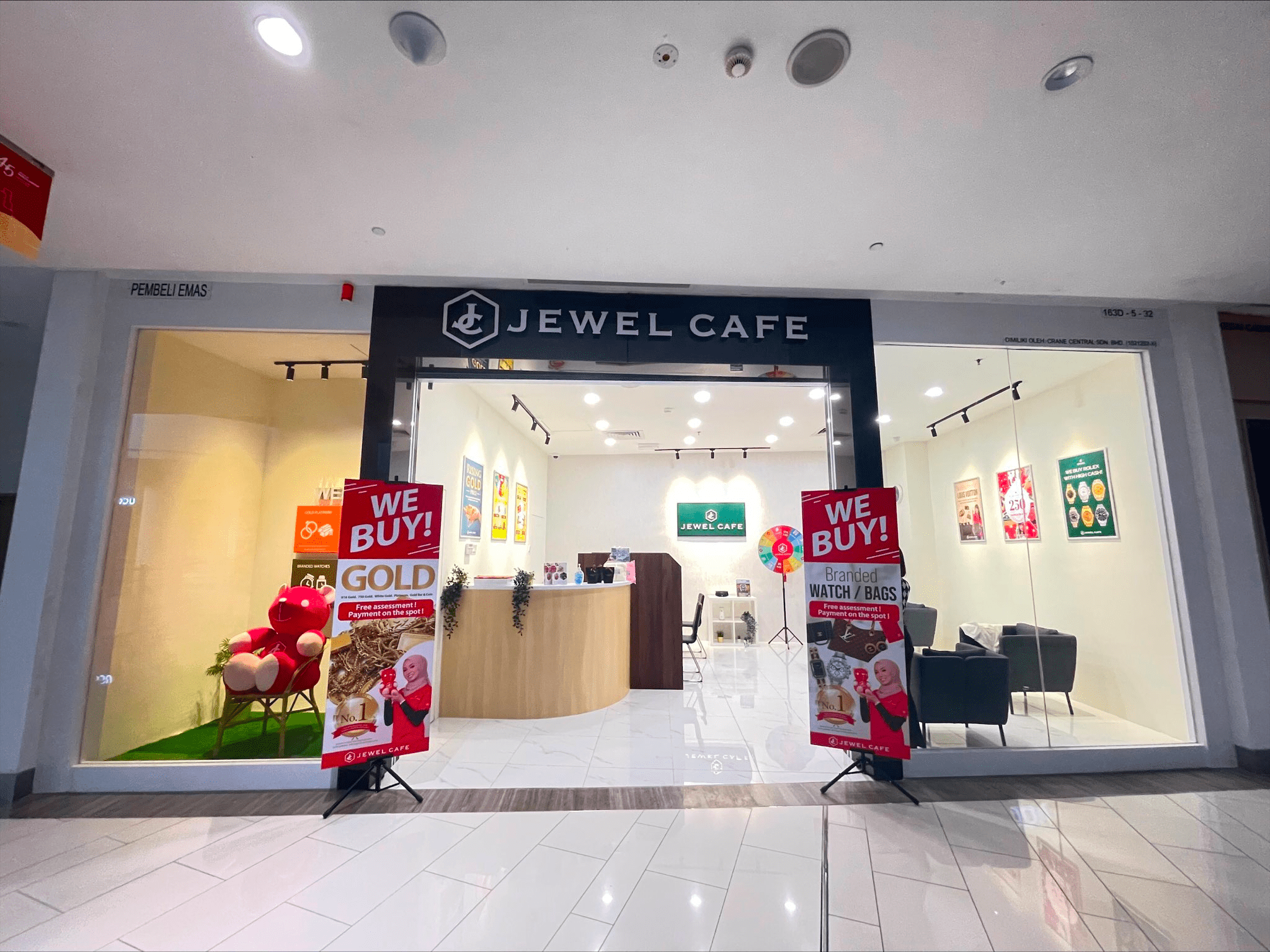 Jewel Cafe Gurney Paragon Shop Entrance