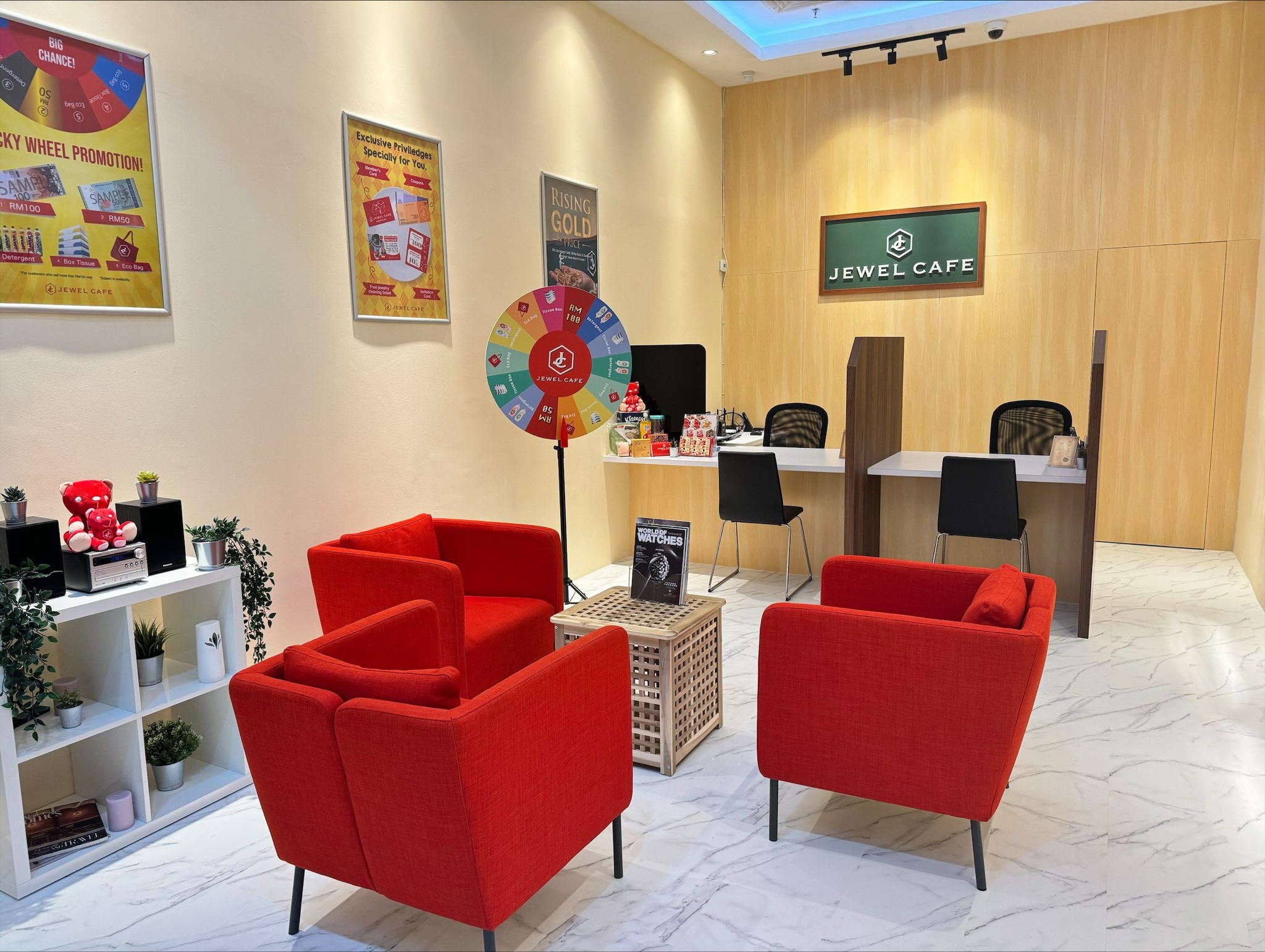 Inside Jewel Cafe Toppen